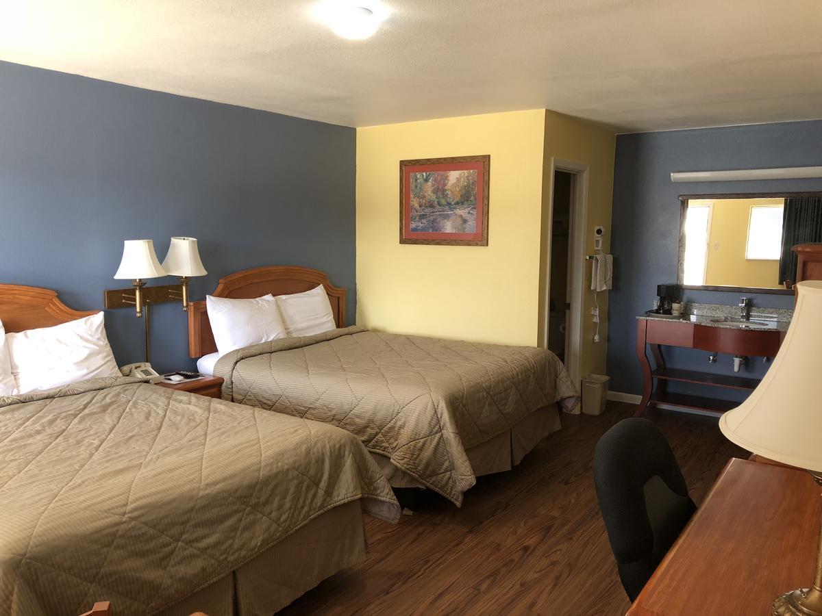 Gold Key Inn Brady ภายนอก รูปภาพ