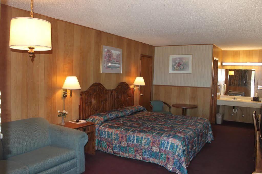 Gold Key Inn Brady ภายนอก รูปภาพ